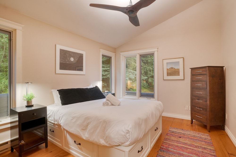Manitou River House 113 by Avantstay A Location