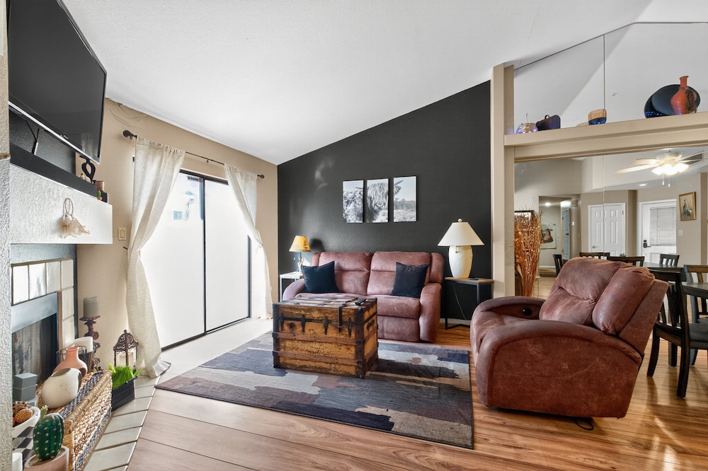 Tempe Oasis With Fire Pit & Bbq Lounge 2 Bedroom Home