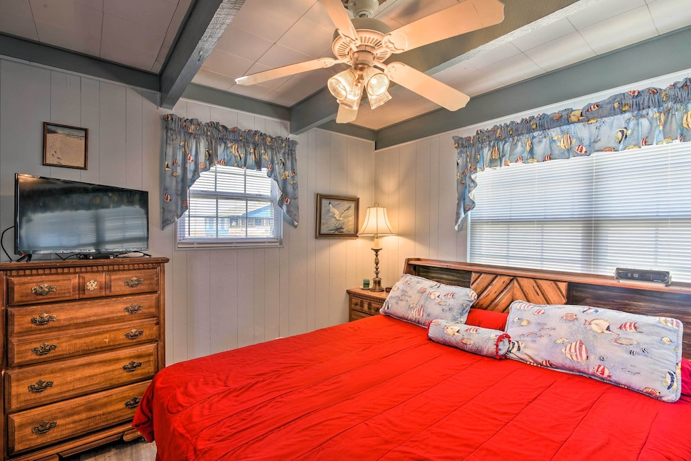 Ocean Access + BBQ Pit: Surfside Beach Family Home