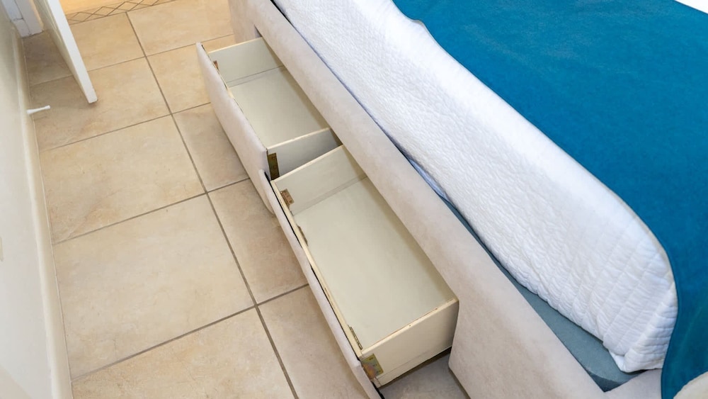 Channel Views Private Boat Slip Pool & Patio 3 Bedroom Apts