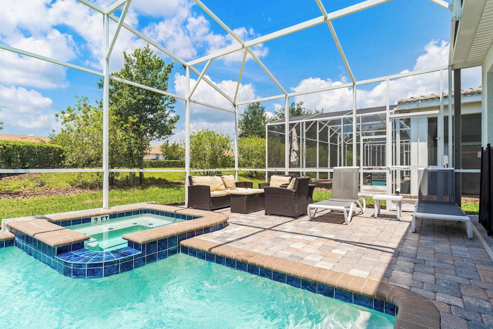 Resort Vibes At Championsgate - Home for 14 With Private Lanai