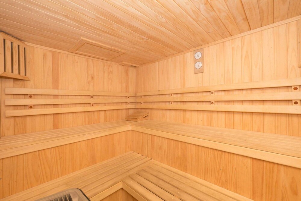 Kennedy Vintage 2BR - Heated Pool Shopping