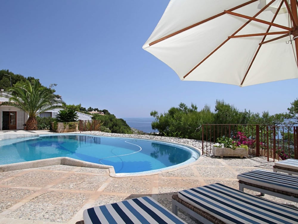 Fantastic Villa With Private Swimming Pool, Garage, Bbq, Patio, Wifi and the sea photo 4