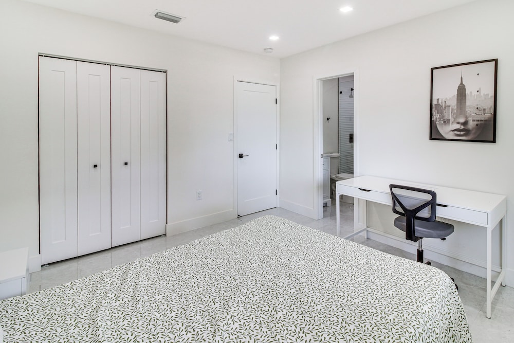5 Mi to Beach: Group Getaway w/ Yard in Miami