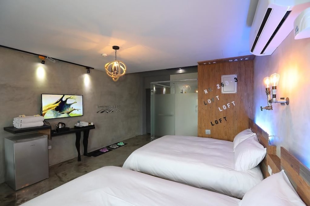 Fas Glass House B&B