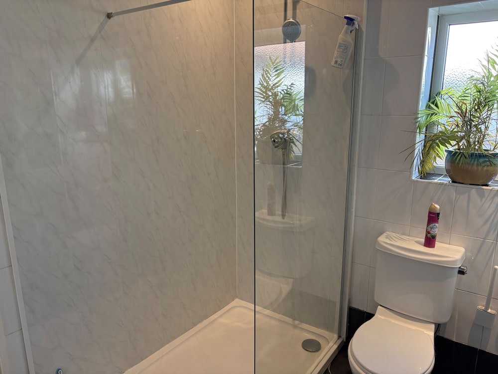 10 Guests - 5 Bedrooms - Free Parking - Petok