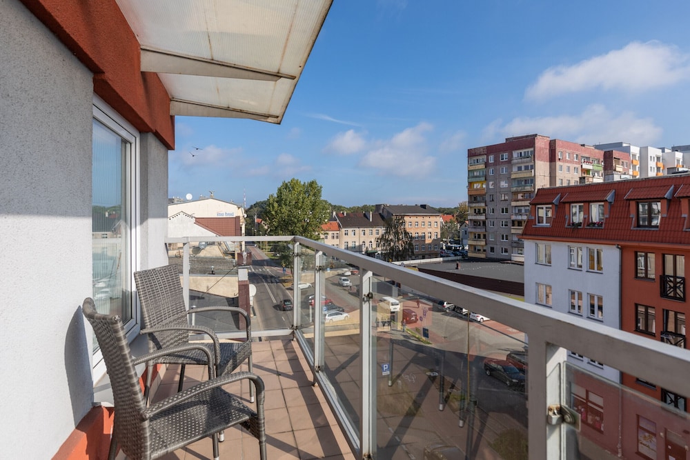 Chrobrego 2-bedroom Apartment by Renters