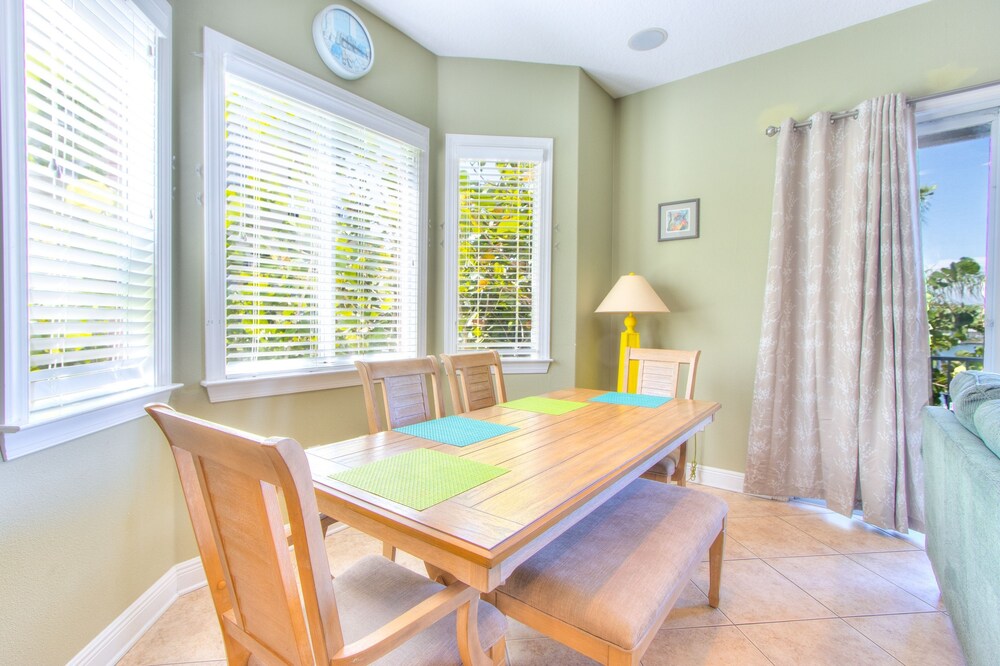 Bayway Luxury Townhome 4 Bedroom Townhouse by RedAwning view 3