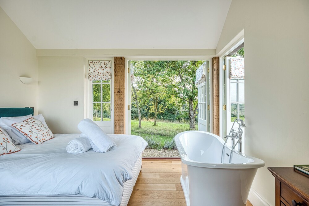 The Cider Barn - Gorgeous 2BD Near Bath view 5