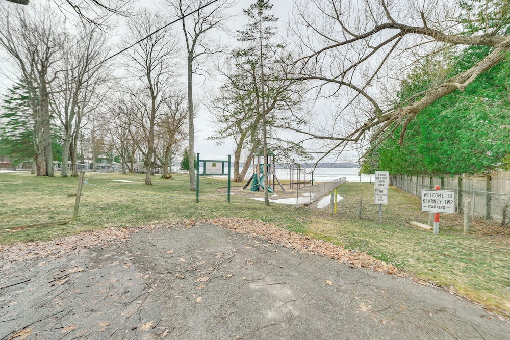 4 Mi to Lake Bellaire: Home w/ Deck & Pool Access!
