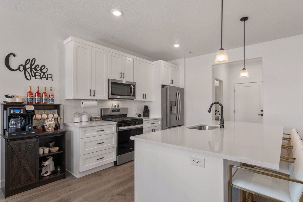 Popular Poolside Retreat 4 Bedroom Townhouse