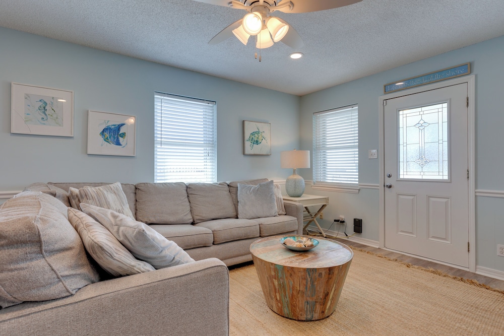 1 Block to Gulf: Dauphin Island Retreat w/ Views
