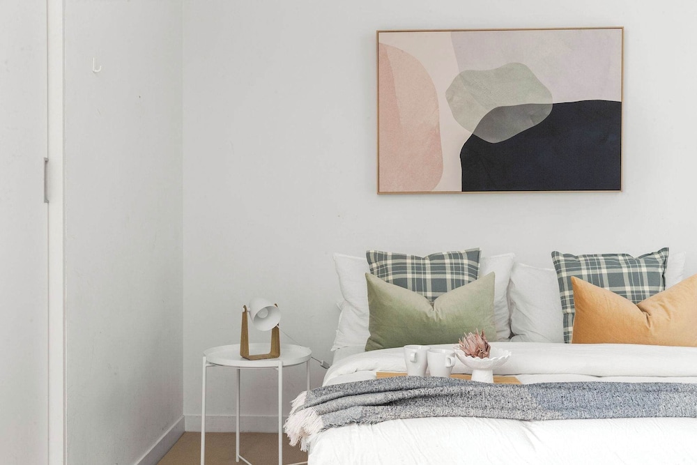 Pet-friendly 2BR Near Southern Cross, Free Parking