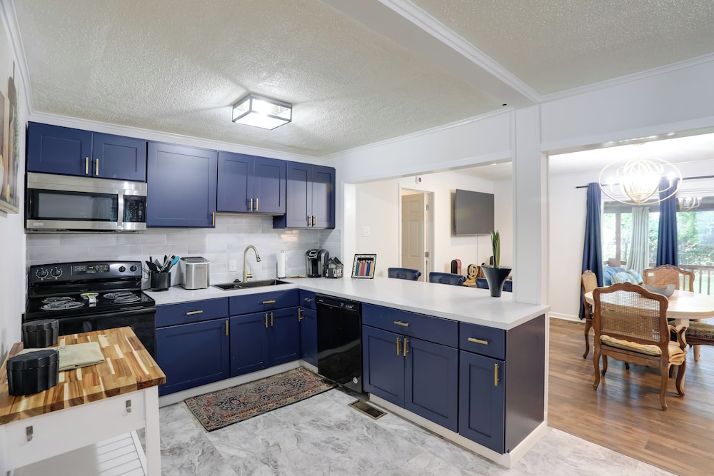 Updated North Greenwood Cottage < 1 Mi to Dtwn!