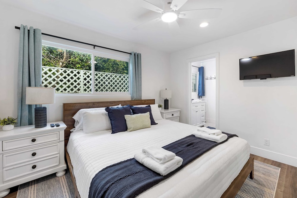Coastal-chic Newport Stay Steps to the Beach, Dining & Boardwalk Optional Add-on Unit