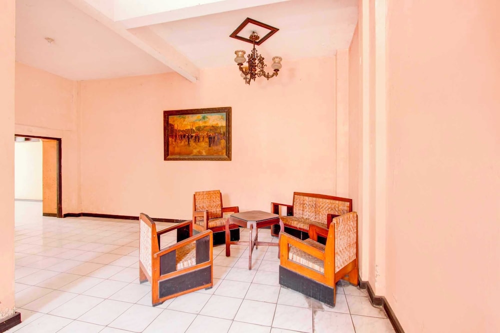 OYO 95023 Hotel Alamanda Garut