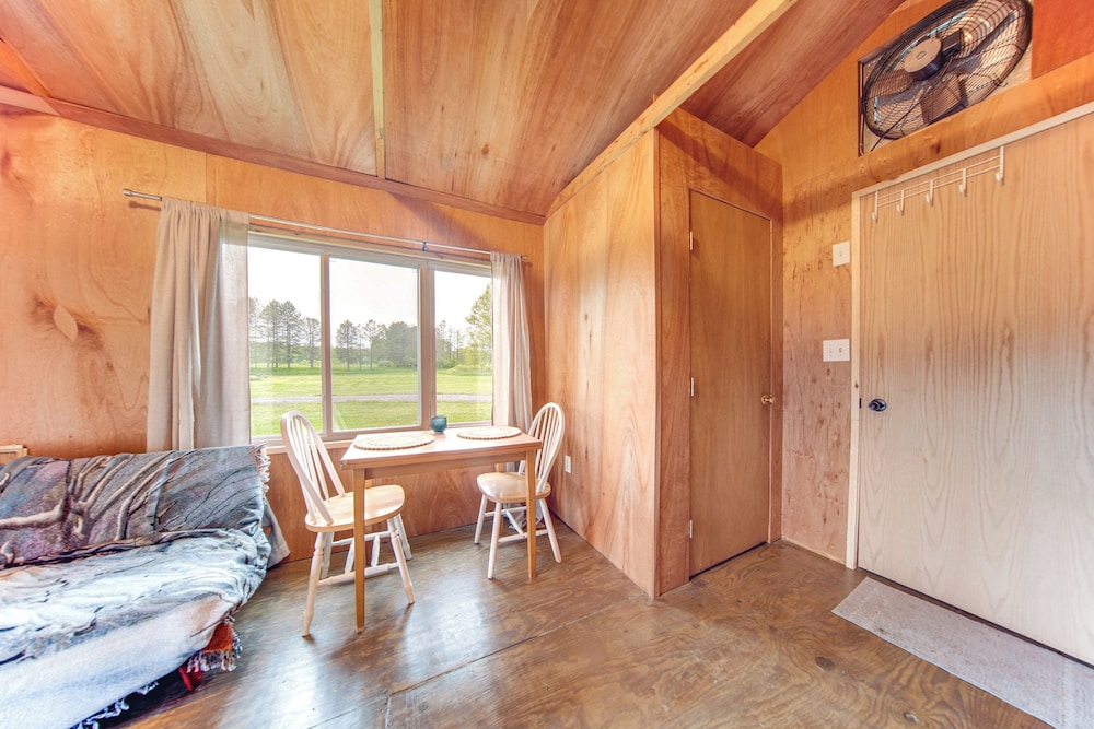 Dog-friendly Cabin Near Pymatuning Lake!