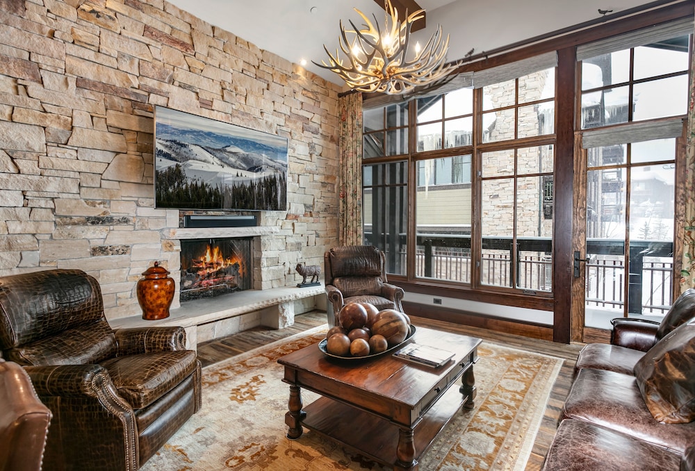 Arrowleaf Lodge- Two Bedroom #401 2 Condo