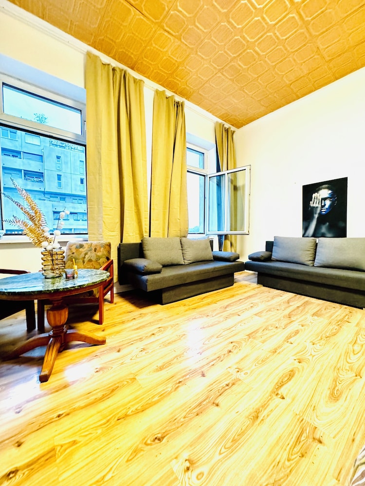 Comfy Studio Apt Near FAC Platz