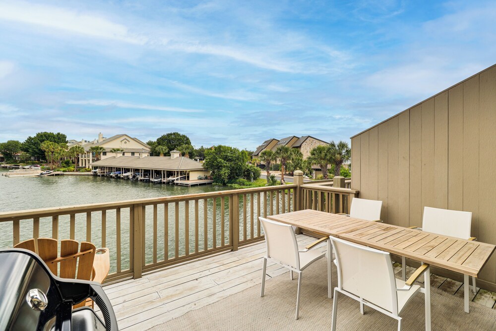 Private Boat Dock: Horseshoe Bay Lakefront Retreat