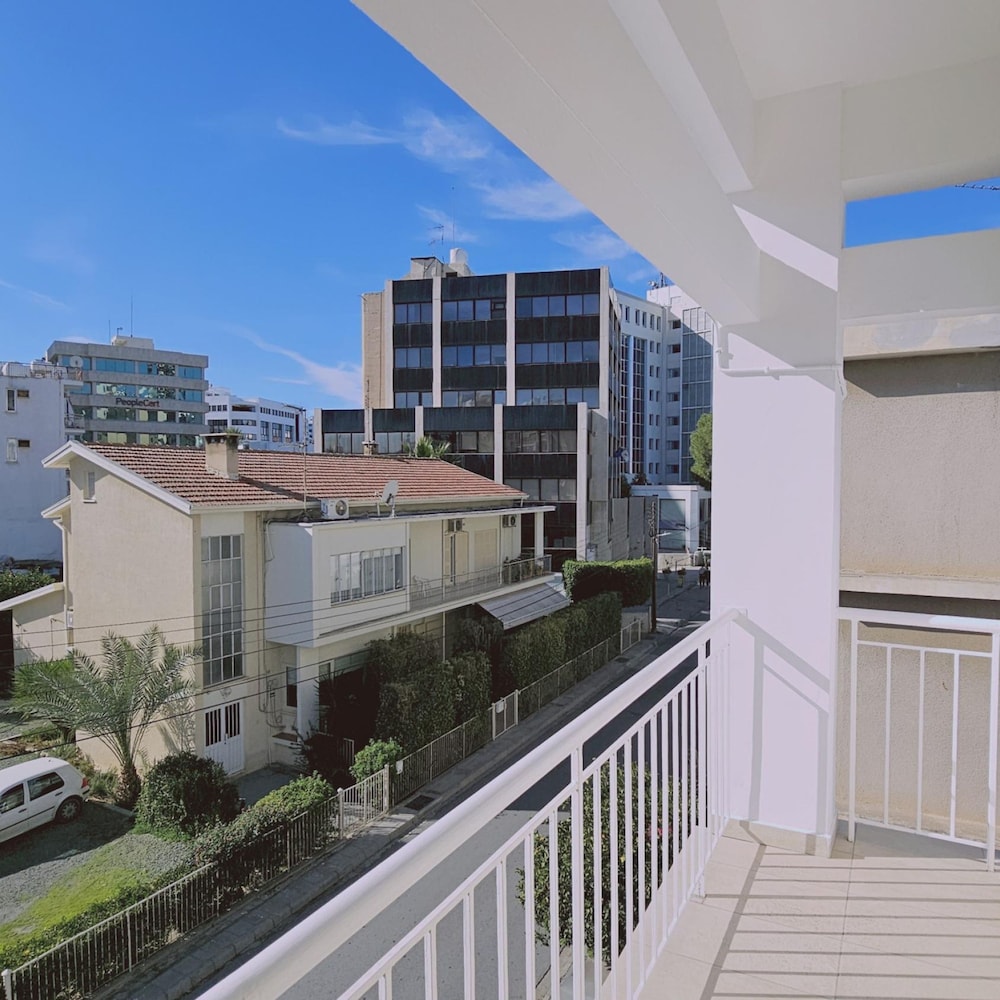 82 NIC - Stay Aurum Apartment