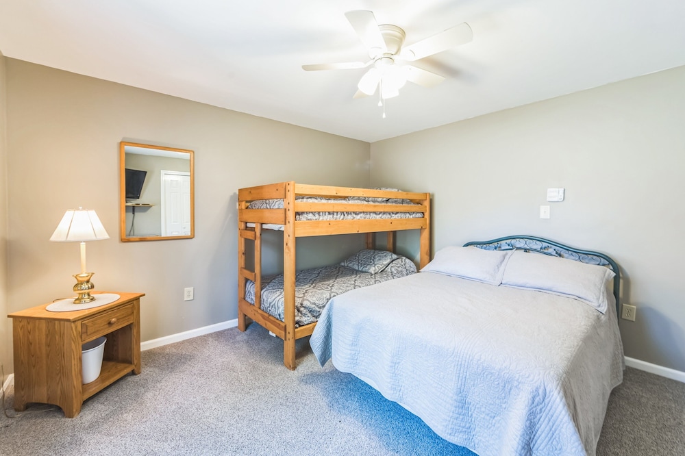 Fox Lair 29l - Cozy End Unit With Mountain Views 2 Bedroom Townhouse by The Summit at Gore Mountain