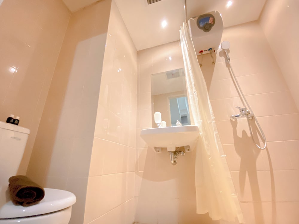 Tranquil Abode 1Br Apartment At Parahyangan Residence