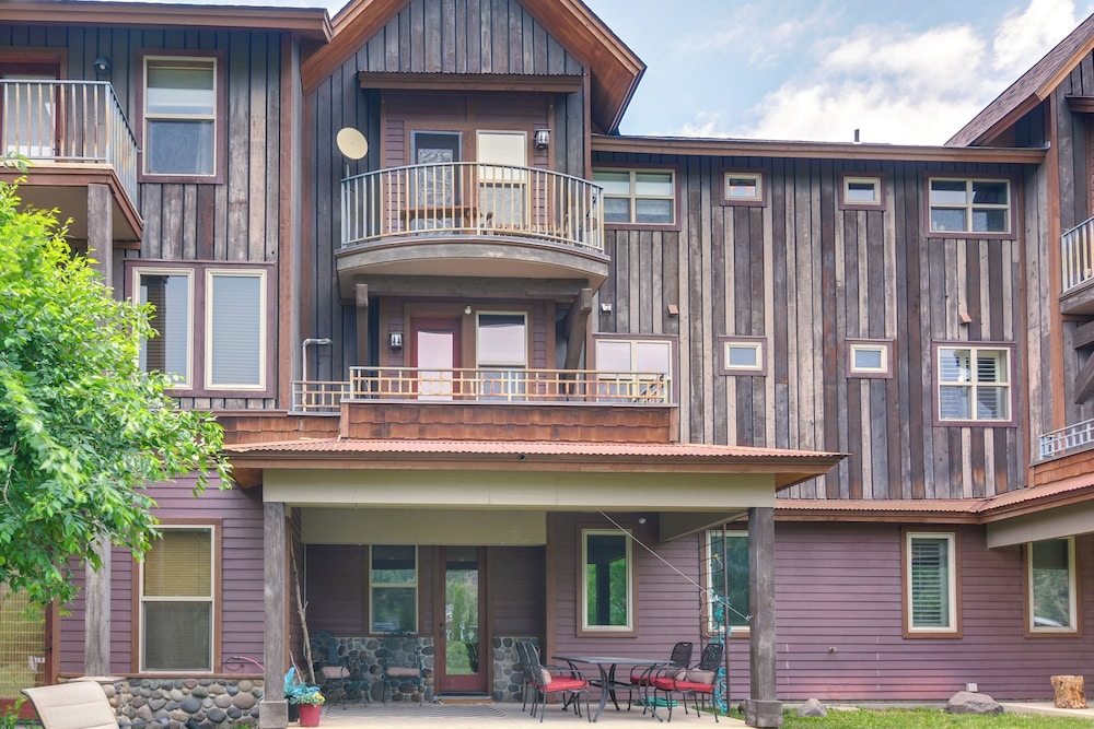< 1 Mi to Hot Spring: Condo in Pagosa Springs! view 2