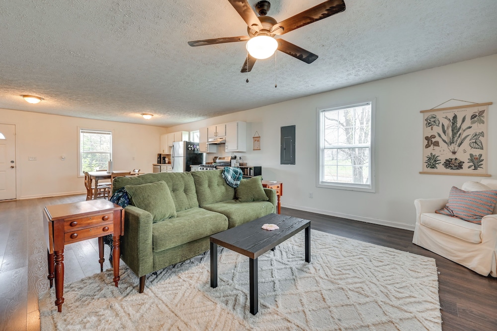 6 Mi to Mammoth Cave! Mtn-view Home w/ Fire Pit