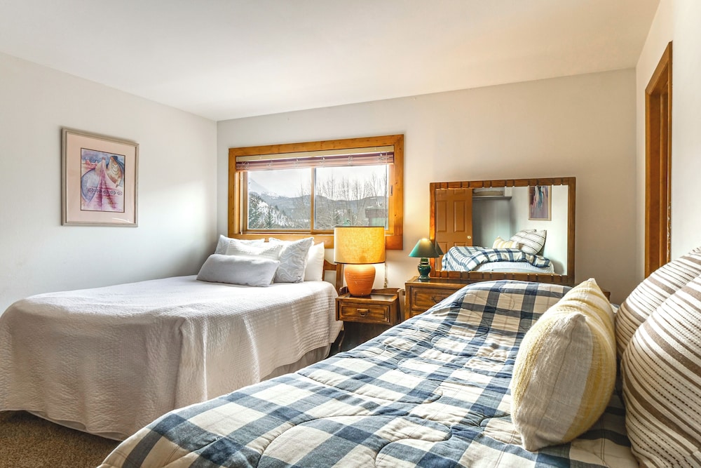 Walk to Main Street: Breck Condo w/ Balcony!