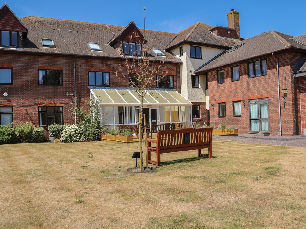 Flat 32 - Marine Court