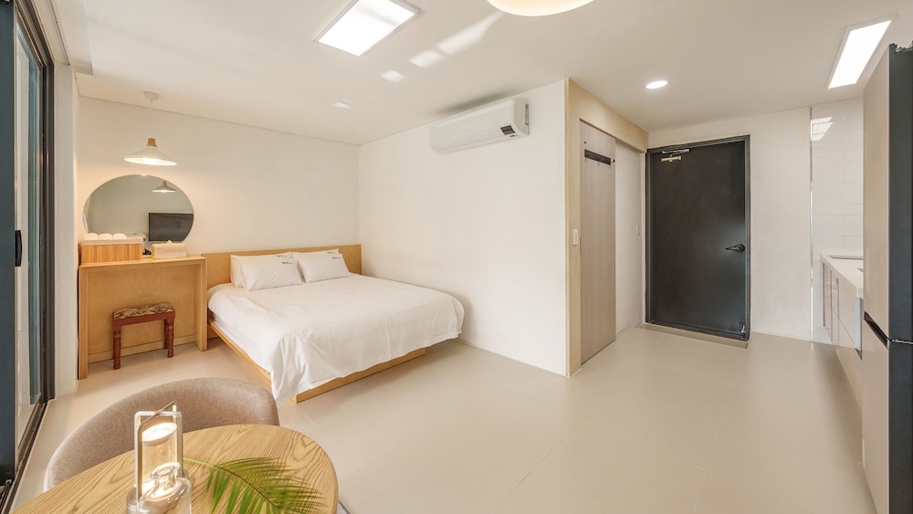 Gyeongju Rose Breeze Pool Villa Pension