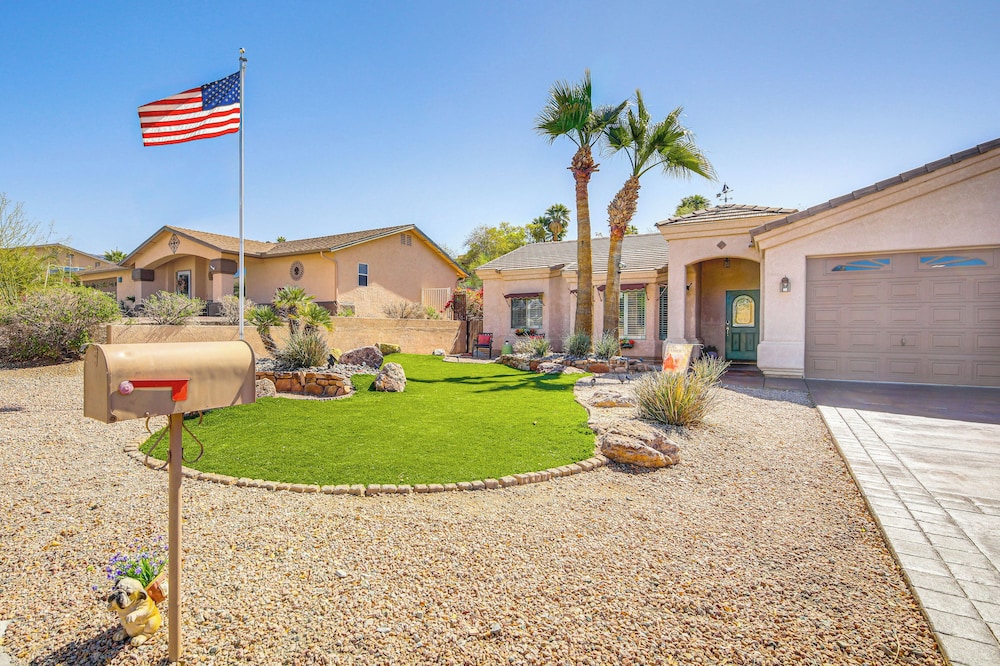 2 Mi to Lake Havasu: Poolside Paradise!