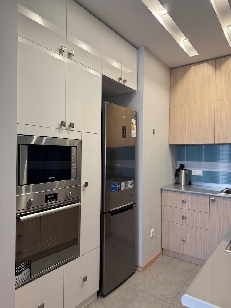 Deluxe 2-bedroom apartment by Sweet Home