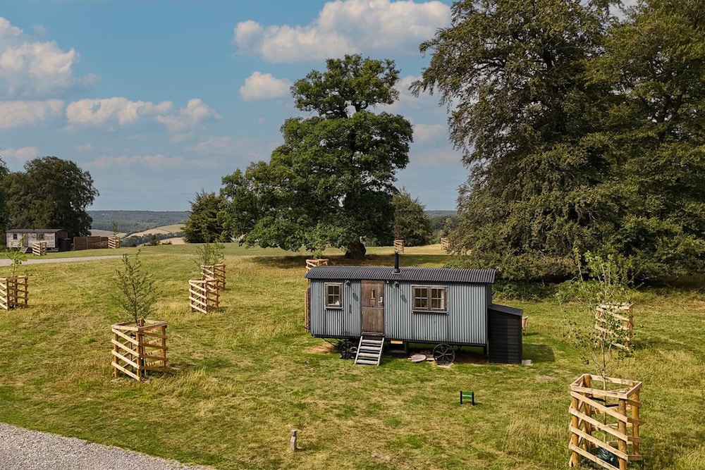 Quercus Redwood - Sleeps 4 - From 375 Per Night