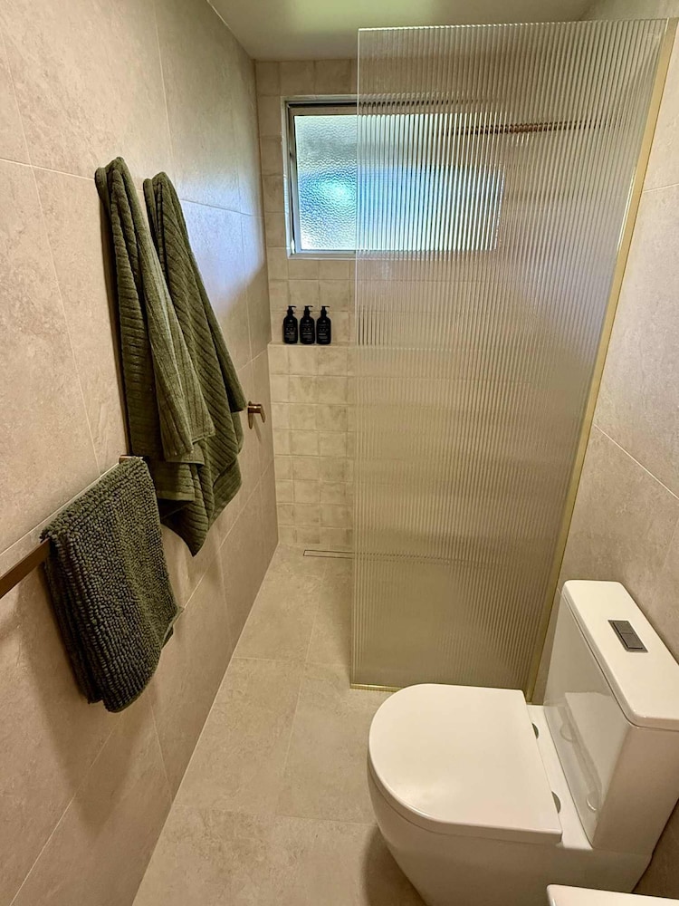 Fletcher Christian Apartments - Manava Suites