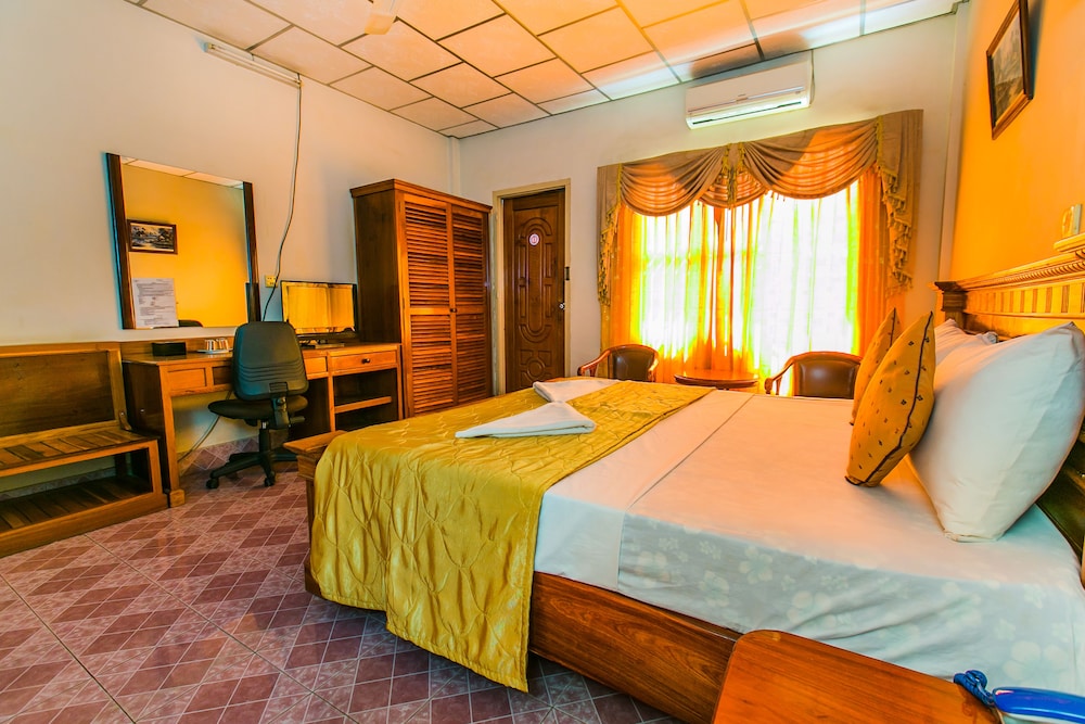Battambang Vacations - Royal Hotel - Property Image 2