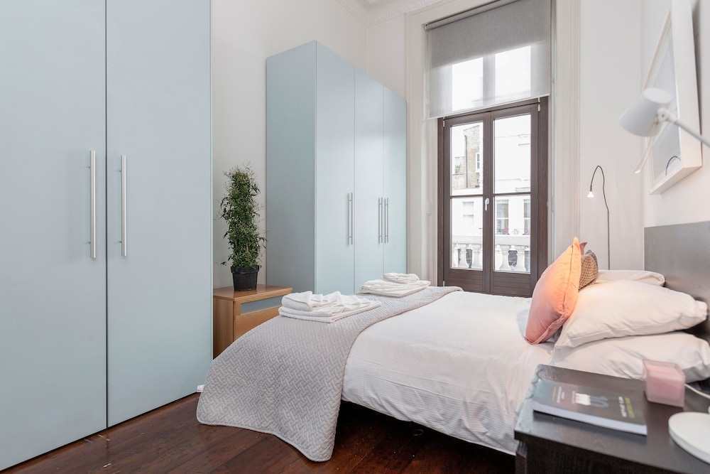 South Ken Apartment by BaseToGo