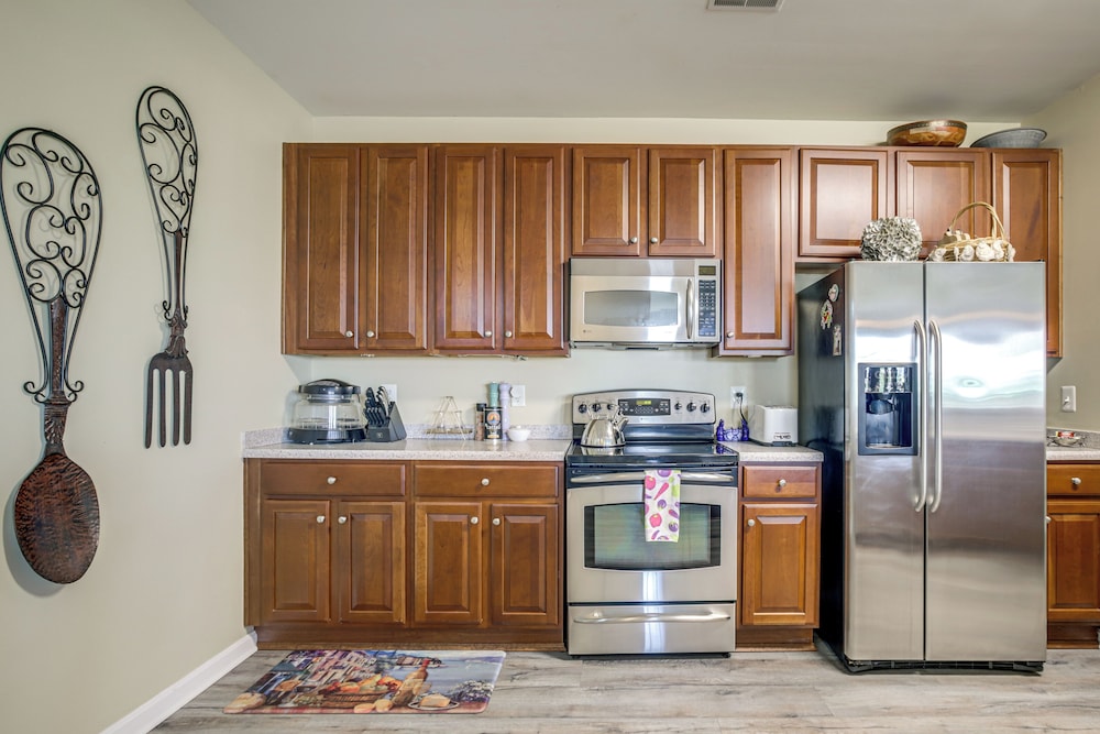 Walkable Condo w/ Drawbridge Views in Cambridge