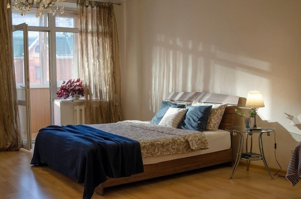A Spacious studio in the center view 4