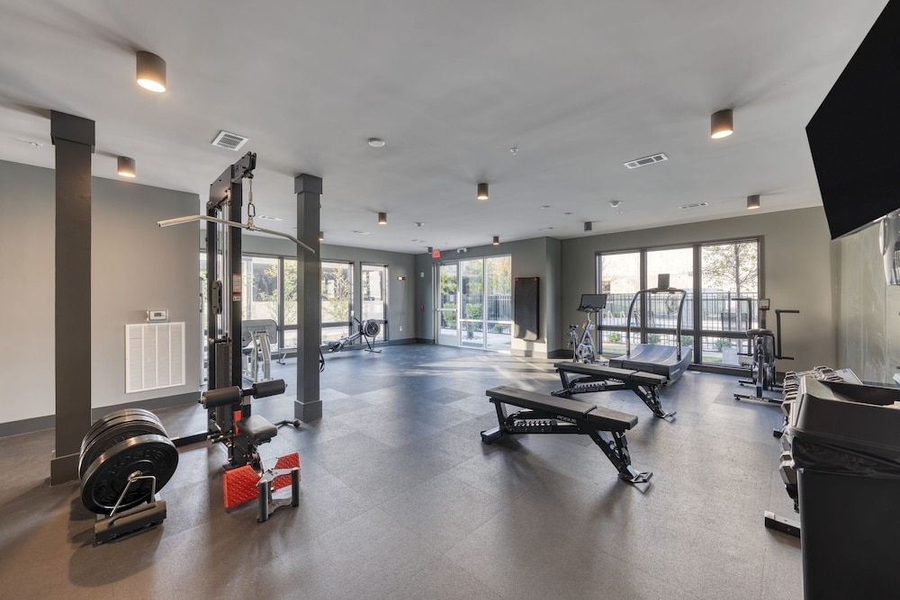 Wonderstruck Walkable Midtown Location at Odyssey Pool BBQ Fitness Room