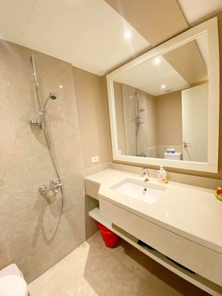 Xuru Stays I Minimal & Central 1bdr Apt. @ Abu Tig Marina