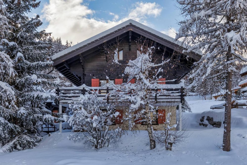 Chalet Les Jeunes - 8 Pax Swiss Ski Chalet