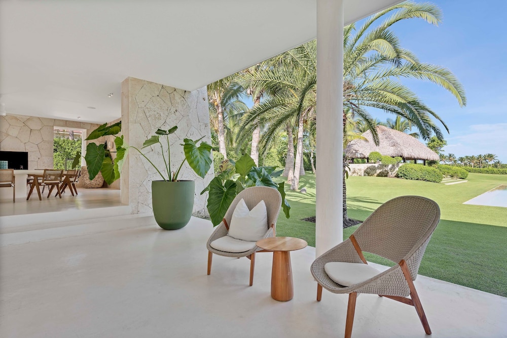 Magnificent 5BR Modern Tropical Villa With Pool