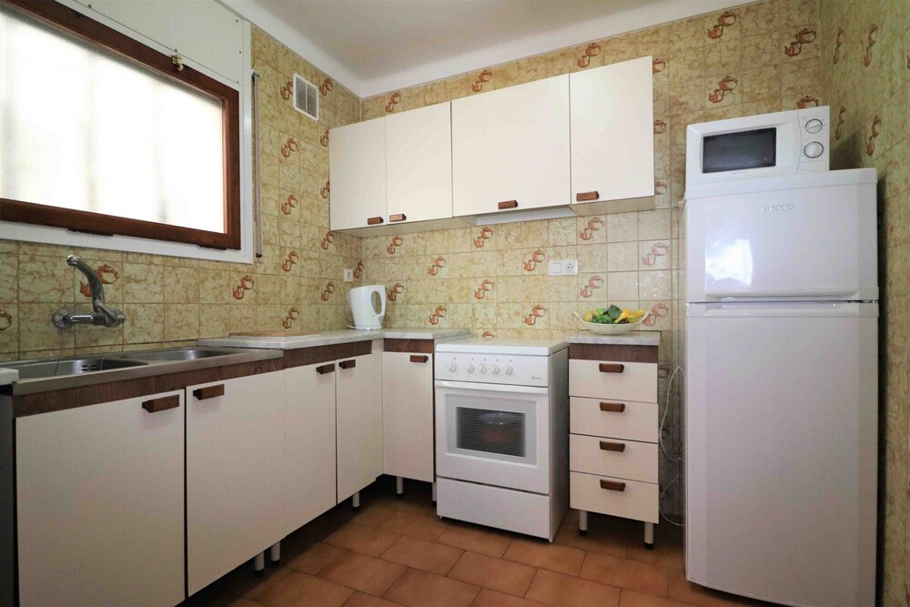 Apartment in Roses Near Waterfront & Mountains