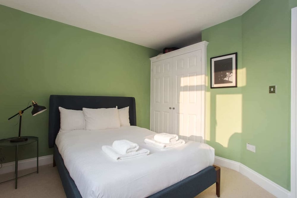 Lovely 2 Bedroom Flat Near Whitechapel Station