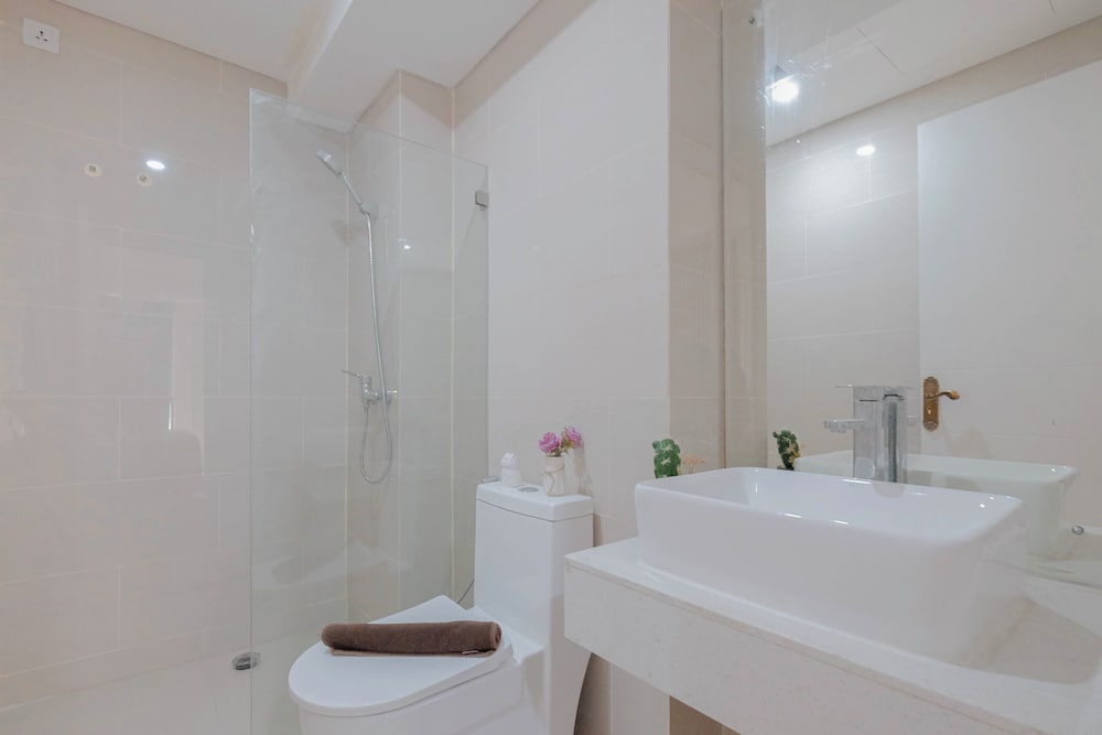 Spacious 3Br At Daan Mogot City Apartment