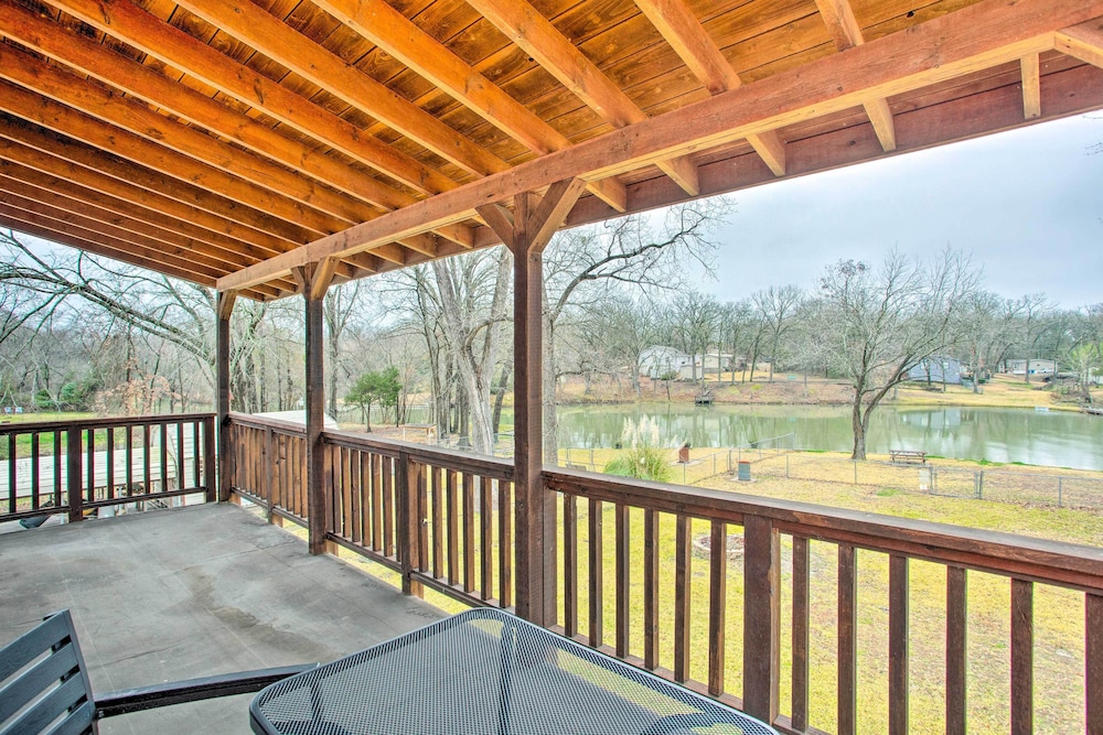 Cedar Creek Reservoir Home w/ Deck & Fire Pit! view 2