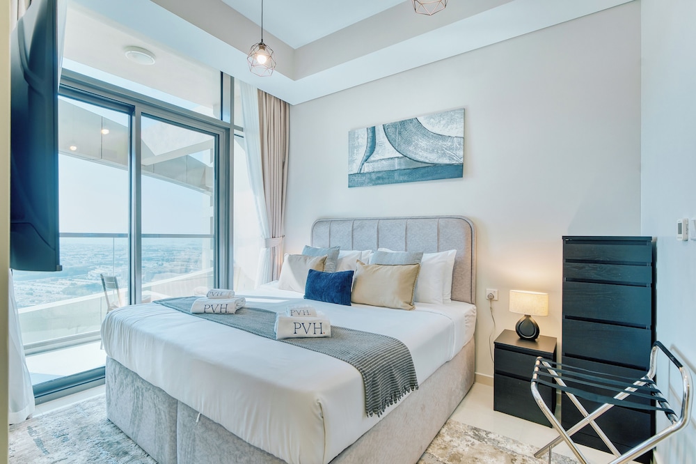 PVH - Contemporary 2BR - Aykon Tower C