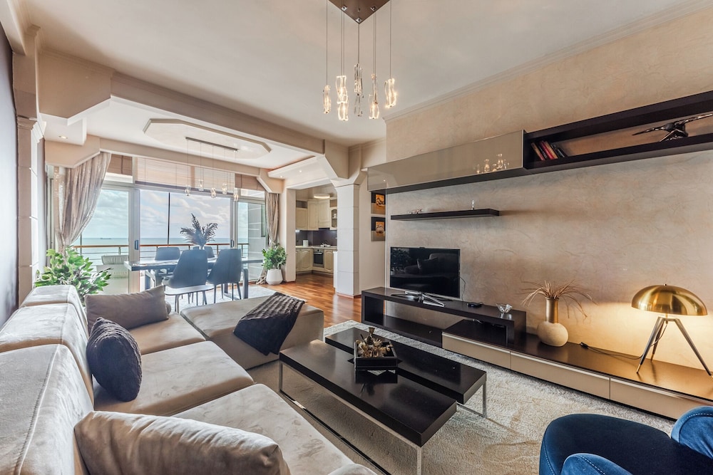 Vollga Luxury Seafront Suite